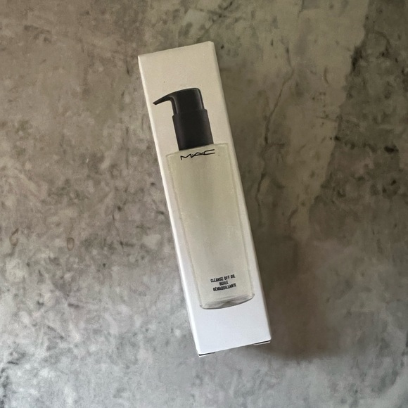 MAC Mini Cleanse Off Oil - Picture 3 of 3